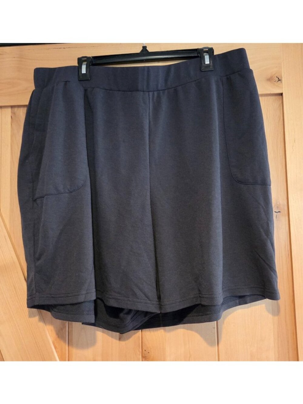 New! BloomChic Women Plus Size 22-24 Stretchy Waist Split Relaxed Shorts Pullon